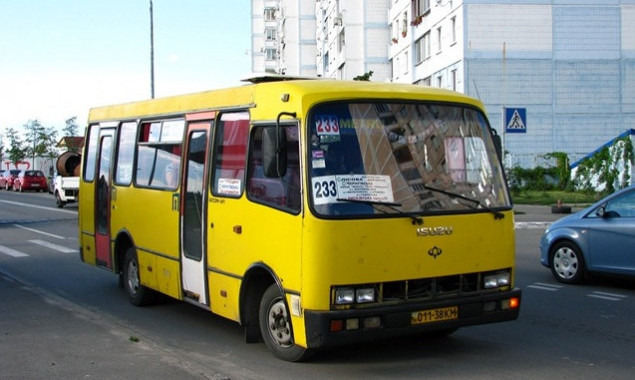 В Киеве маршрутчики возят пассажиров по поддельным документам