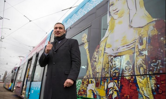 Кличко лично испытал один из новых трамваев PESA, которые Киев закупил в конце 2017