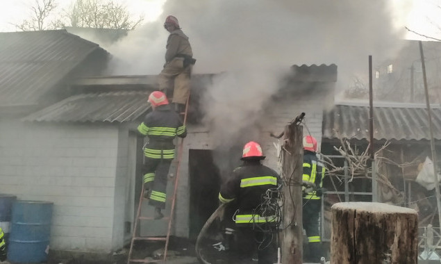 На Киевщине пожарные спасли от огня частное домовладение (фото)