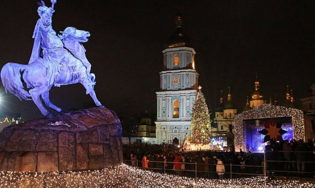 Новый год на Софийской площади в Киеве встречали около 130 тысяч человек