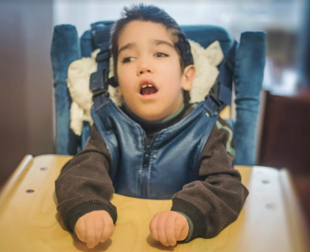 Маленькому киевлянину нужна помощь на лечение детского церебрального паралича