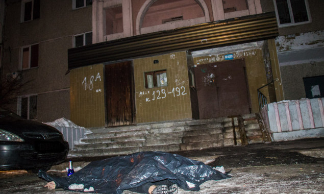 В Деснянском районе Киева парень выбросился из окна (фото)