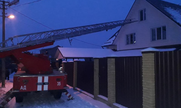 Пожарные Киевщины в Буче спасли трехэтажный жилой дом от огня (фото)