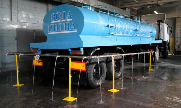 На Крещение в Киеве будут работать водовозки с питьевой водой для освящения (фото)