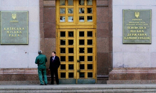 В Киевсовете хотят демонтировать турникеты на первом этаже здания