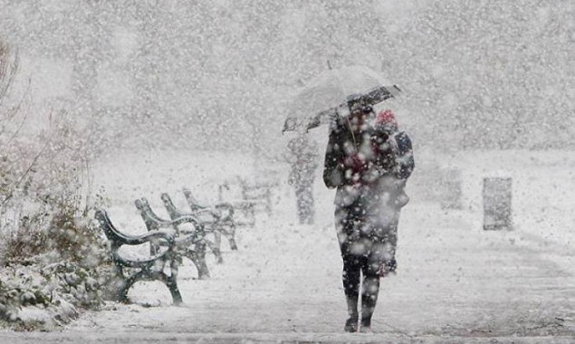 В Киеве выпало 20 см снега: транспорт ездит без соблюдения графика