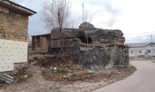 В Горенке окончательно уничтожают памятник защитникам Киева от немецких нацистов (видео)