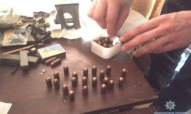 Правоохранители Киева обнаружили у уроженца Черкащины боеприпасы и наркотики (фото)