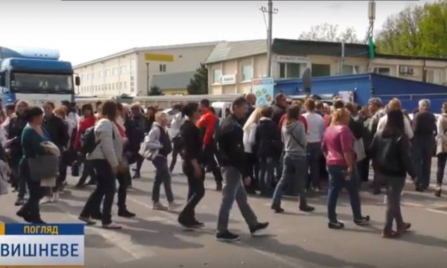 Жители Вишневого требуют достроить городскую школу (видео)