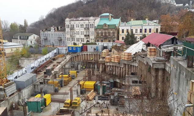 Строительство отеля на Андреевском спуске приостановлено – КГГА