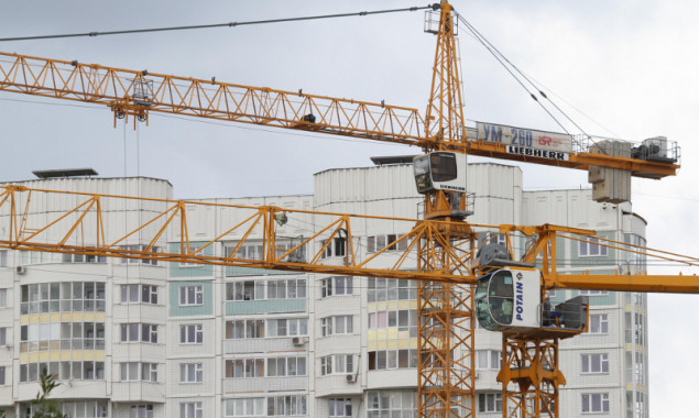 Киевляне просят проверить законность строительства 26-этажного жилого дома по улице Сосюры, 6