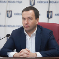 От Кличко потребовали уволить его заместителя по ЖКХ Петра Пантелеева и главу Голосеевской РГА