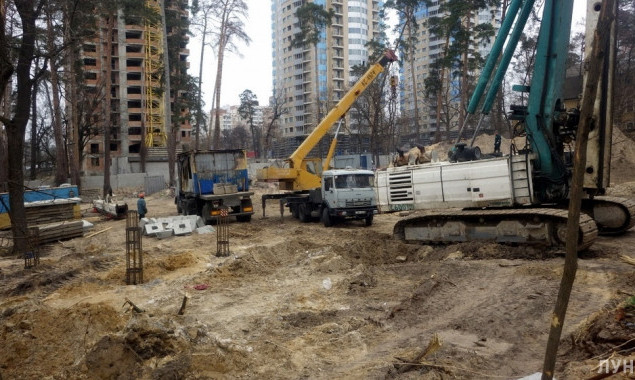 ГАСИ Киева предписал остановить строительство на пересечении Львовской и Живописной