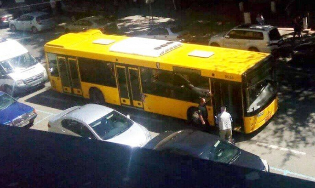 Водитель киевского автобуса умер за рулем