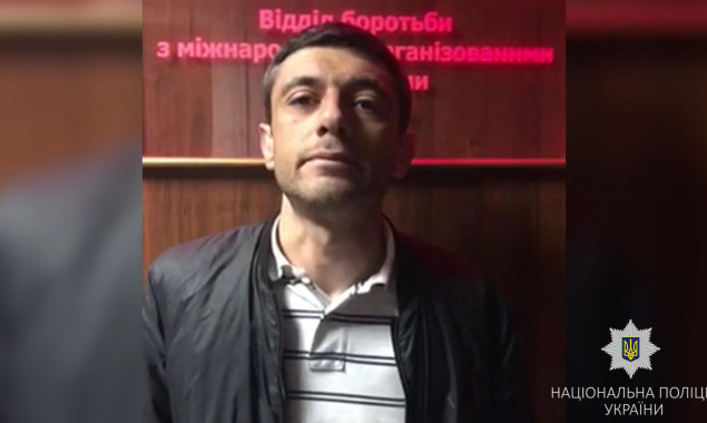 За один день столичные правоохранители выдворили за пределы Украины двух “воров в законе” (фото, видео)