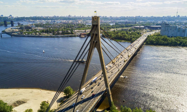 На три дня ограничат движение на Северном мосту в Киеве