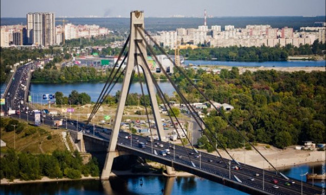 В Киеве собираются ограничить движение транспорта по Северному мосту