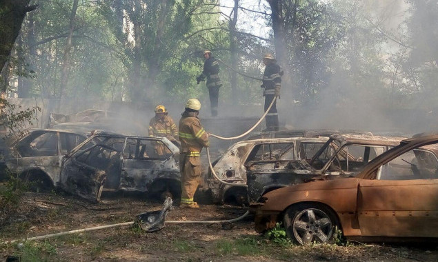 На Столичном шоссе в Киеве горела автостоянка (фото)