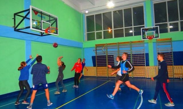 Строительную компанию обвиняют в растрате бюджетных средств при капремонте спортивного зала школы №286 в Киеве