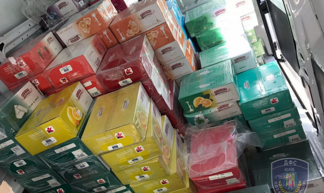 Фискалы изъяли у киевлянина табак для кальянов на сумму более 2,6 млн гривен (фото)