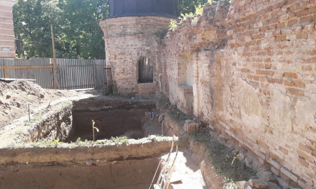 Археологи закончили исследование памятника архитектуры 18 века в Кирилловском монастыре в Киеве (фото)