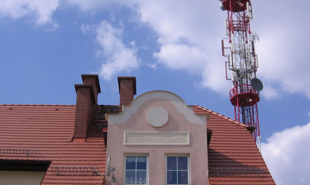За демонтаж незаконных сотовых вышек на столичных домах будет отвечать КП “Киевжилспецэксплуатация”
