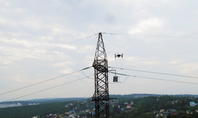 Впервые в Киеве обследовали линии электропередач дронами