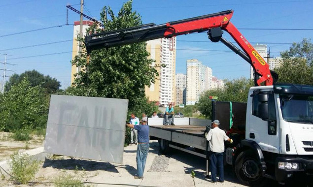 За неделю сотрудники “Киевблагоустройства” демонтировали 19 временных сооружений (фото)