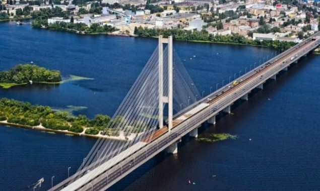 До конца августа в Киеве ограничат движение транспорта на выезде на Южный мост