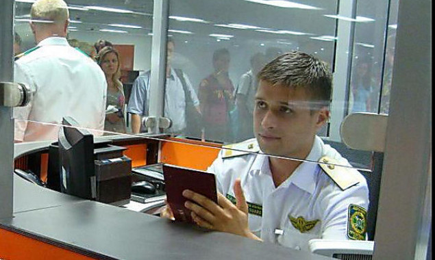 Пограничники в аэропорту “Борисполь” выявили четырех иностранцев с поддельными паспортами