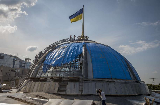 Купол Верховной Рады в Киеве ремонтируется впервые за 45 лет
