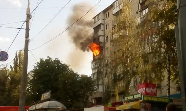 В Шевченковском районе пылает 9-этажный жилой дом (фото, видео)