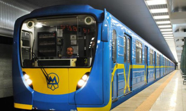 На станции метро “Кловская” автомат пополнения проездных карточек ворует деньги у киевлян
