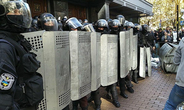 Во время столкновений под ГПУ в Киеве пострадали правоохранители и съемочная группа телеканала (фото, видео)