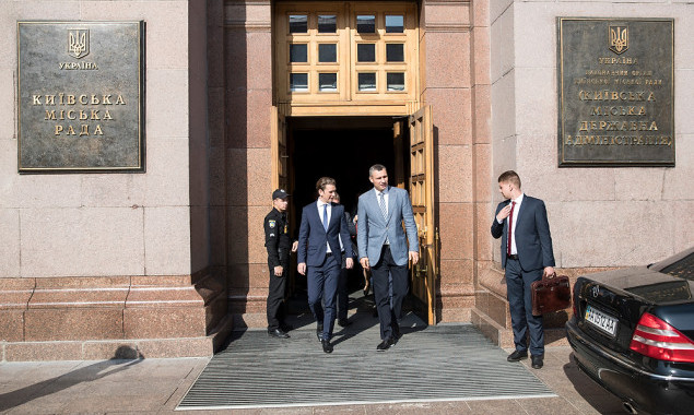 Кличко обсудил с федеральным канцлером Австрии Курцем важность санкций против РФ