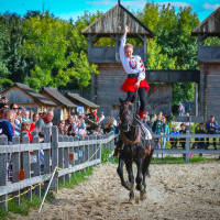 Под Киевом состоялся фестиваль конно-трюкового искусства “Кентавры”