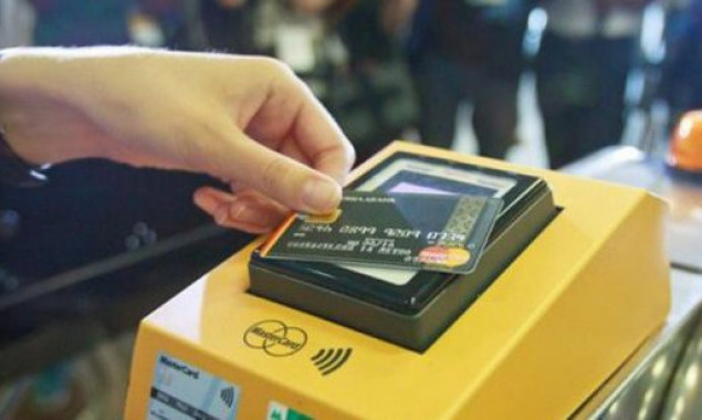 “Киевский метрополитен” предупредил о возможных проблемах при оплате проезда банковской картой