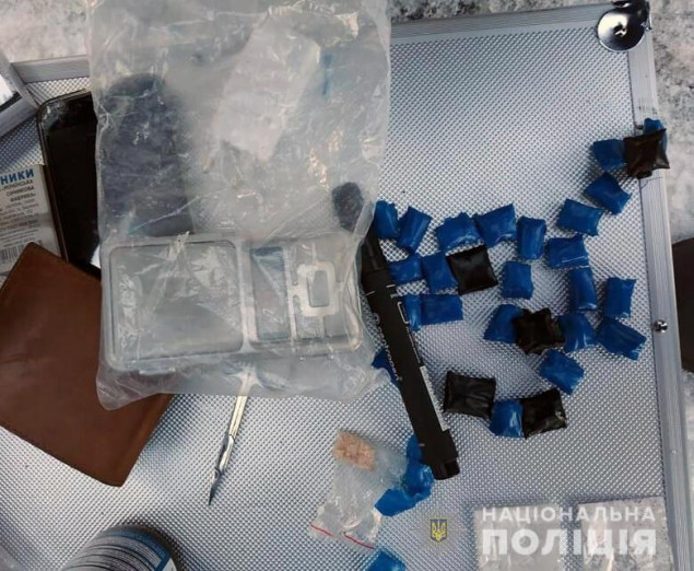 На Печерске в Киеве задержан молодой человек с большим количеством амфетамина для “закладок”