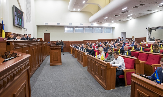 Киевсовет на 2 месяца отложил вступление в силу нового порядка доступа граждан на свои пленарные заседания