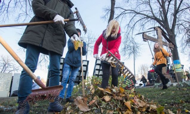 Жителей Киева созывают на толоку на Аллею Героев Небесной Сотни