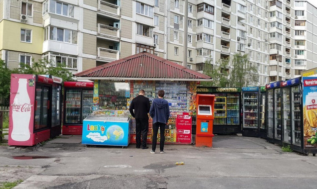 В Киевсовете хотят запретить размещать в центре столицы холодильники около МАФов