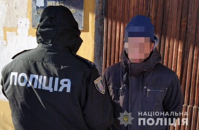 На улице Рогозовской в Киеве полиция поймала с поличным двух квартирных воров (фото)