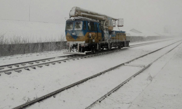 Задерживается ряд пассажирских поездов и электричек, прибывающих в Киев с западного направления