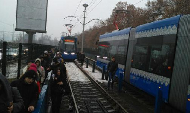 В Киеве из-за поломки трамваи №1 прибывают на станции с опозданием (фото)