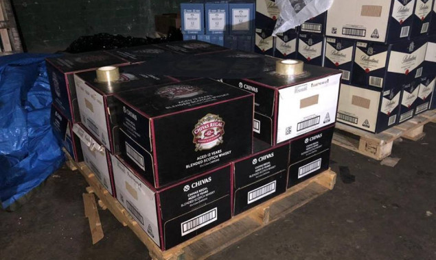 На Киевщине изъяли более 2 тысяч бутылок фальсифицированного алкоголя (фото)