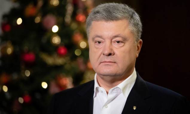 Порошенко поздравил украинцев, празднующих Рождество по григорианскому календарю