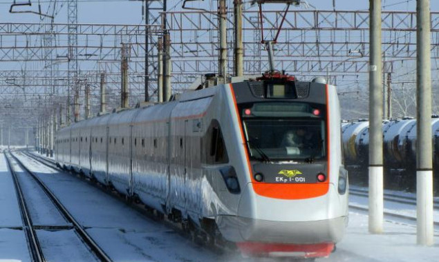 “Укрзализныця” назначила на новогодние праздники дополнительные рейсы скоростного поезда Киев-Харьков
