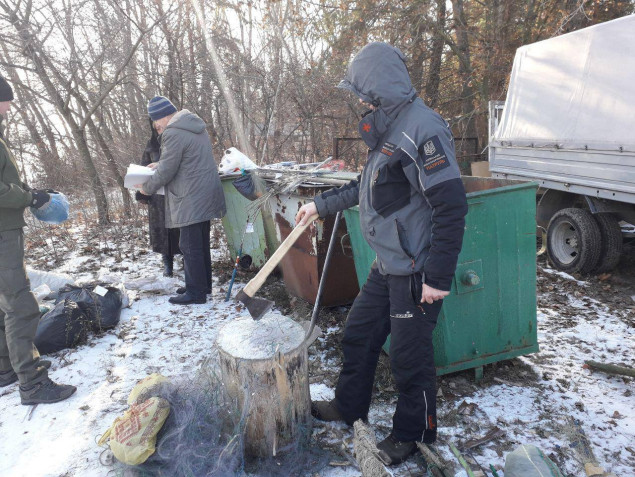 Киевский рыбоохранный патруль уничтожил около 2 км браконьерских сетей по судебным решениям этого года (фото)