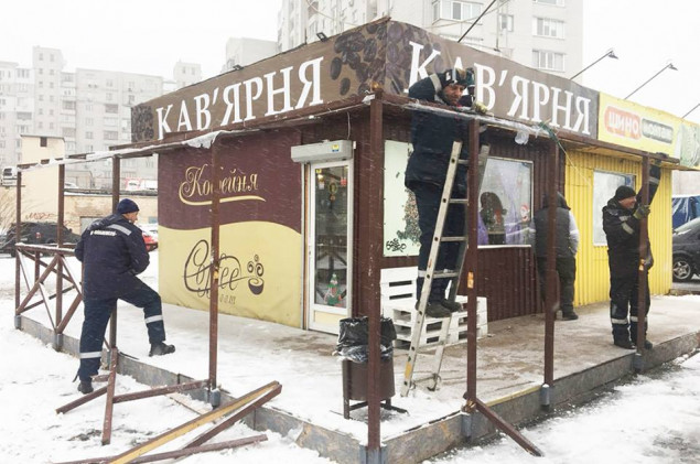 “Киевблагоустройство” за неделю демонтировало 18 временных сооружений (фото)