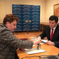 Роман Насиров принес в ЦИК документы для участия в выборах президента Украины